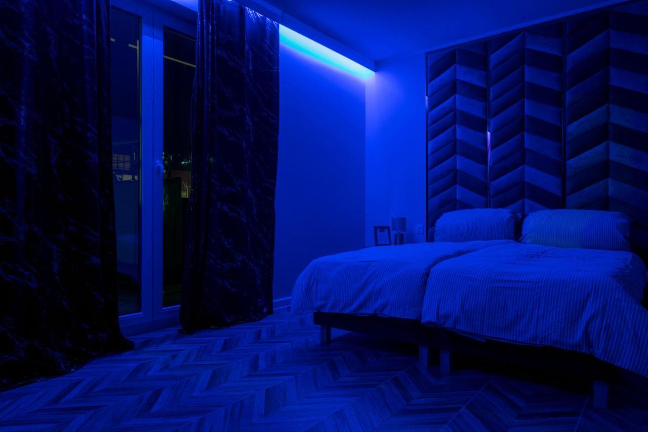 Luxury Apartment *